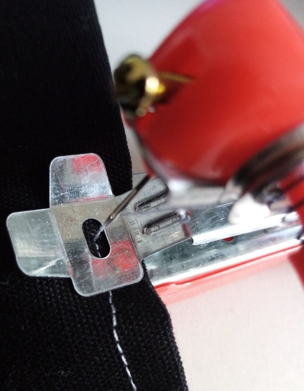 Mini machine &agrave; coudre de voyage
Bricolage