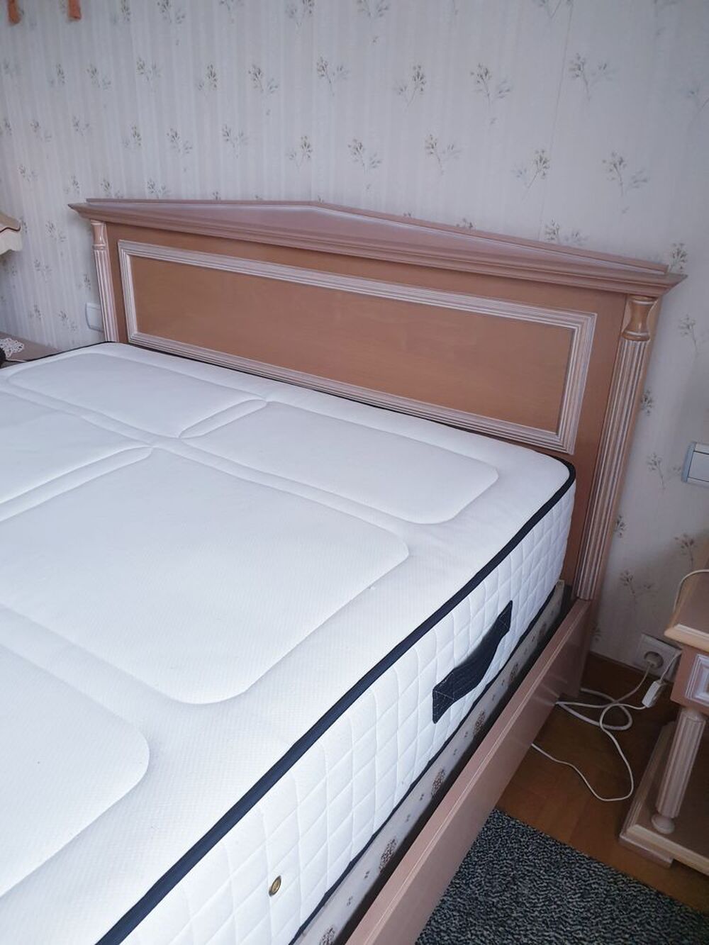 lit 140/190 et 2 chevets de qualit&eacute; Hetre c&eacute;rus&eacute; beige Meubles