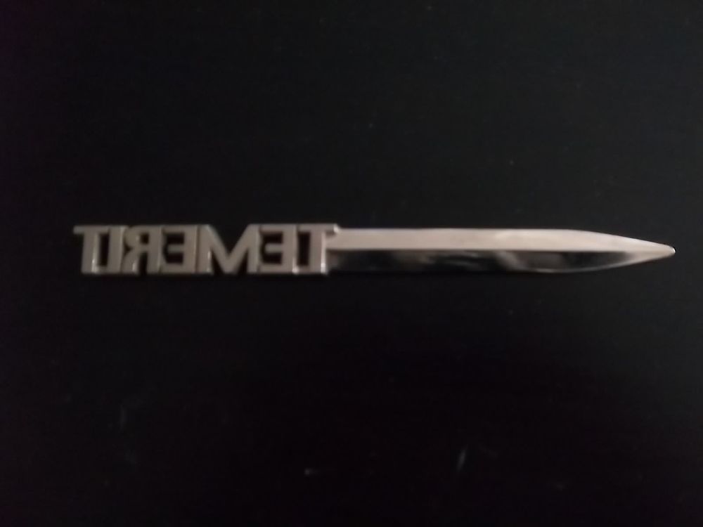 coupe papier laboratoire Menarini 