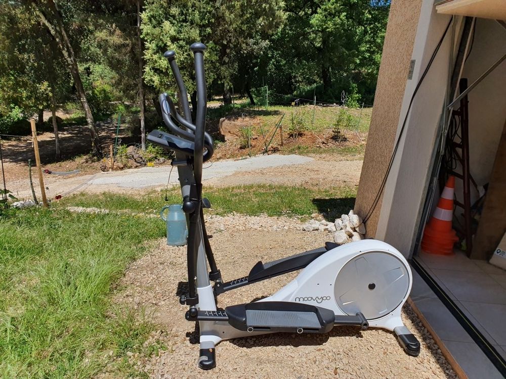 appareil de cardio elliptique marqu&eacute; Moovyoo Sports