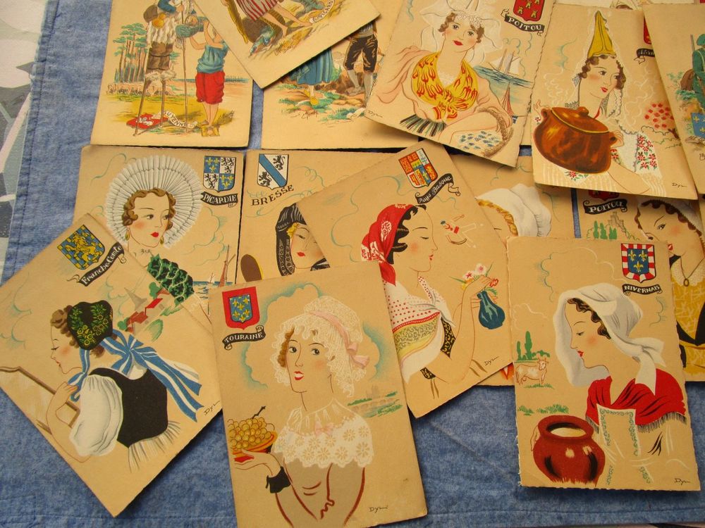 Lot de cartes postales des costumes de nos r&eacute;gion 