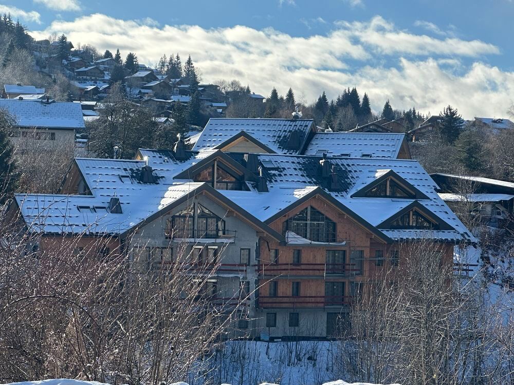 Vente Appartement T4 de 96 m2  + 21 m2 utiles en FRAIS DE NOTAIRE REDUIT avec terrasse/cave, casier ski, et 2 parkings couvertsLe titre de votre annonce Arâches-la-frasse