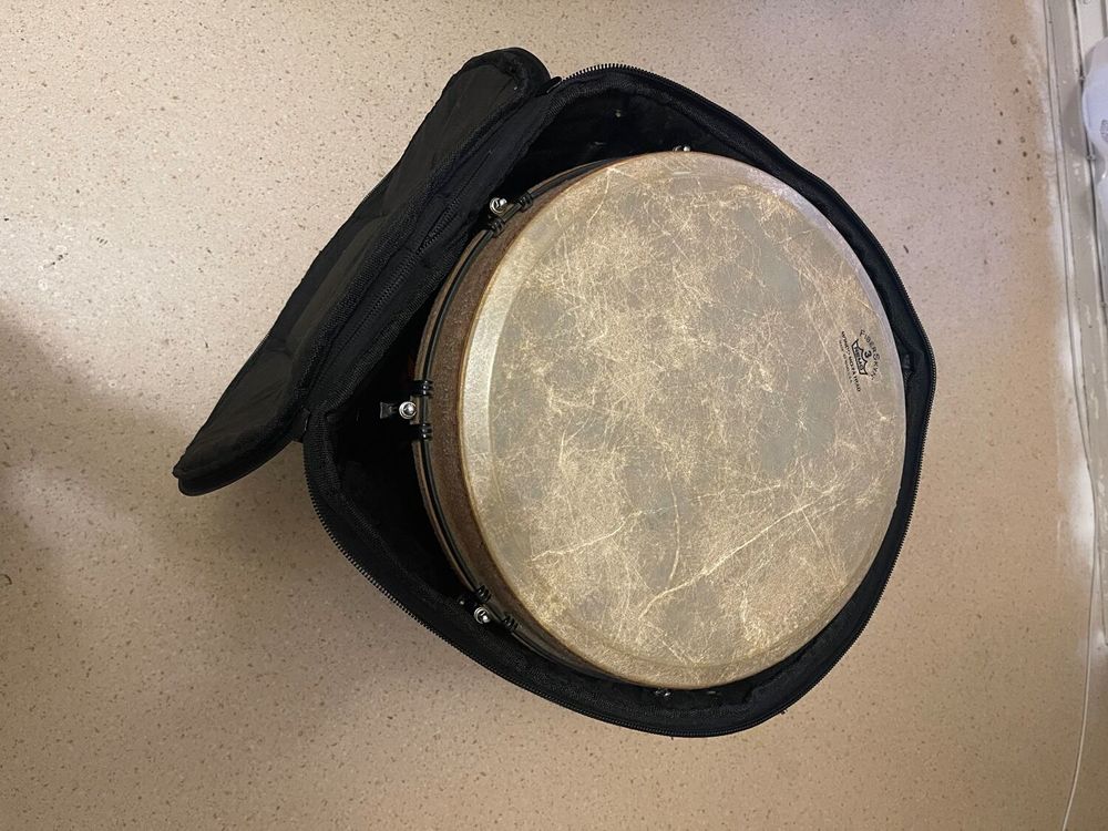 Djembe - Remo
Djembe Paulo Mattioli 28"x18"
-Accordable Instruments de musique