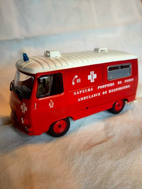 Camion miniature des pompiers peugeot J7 Avermes (03)