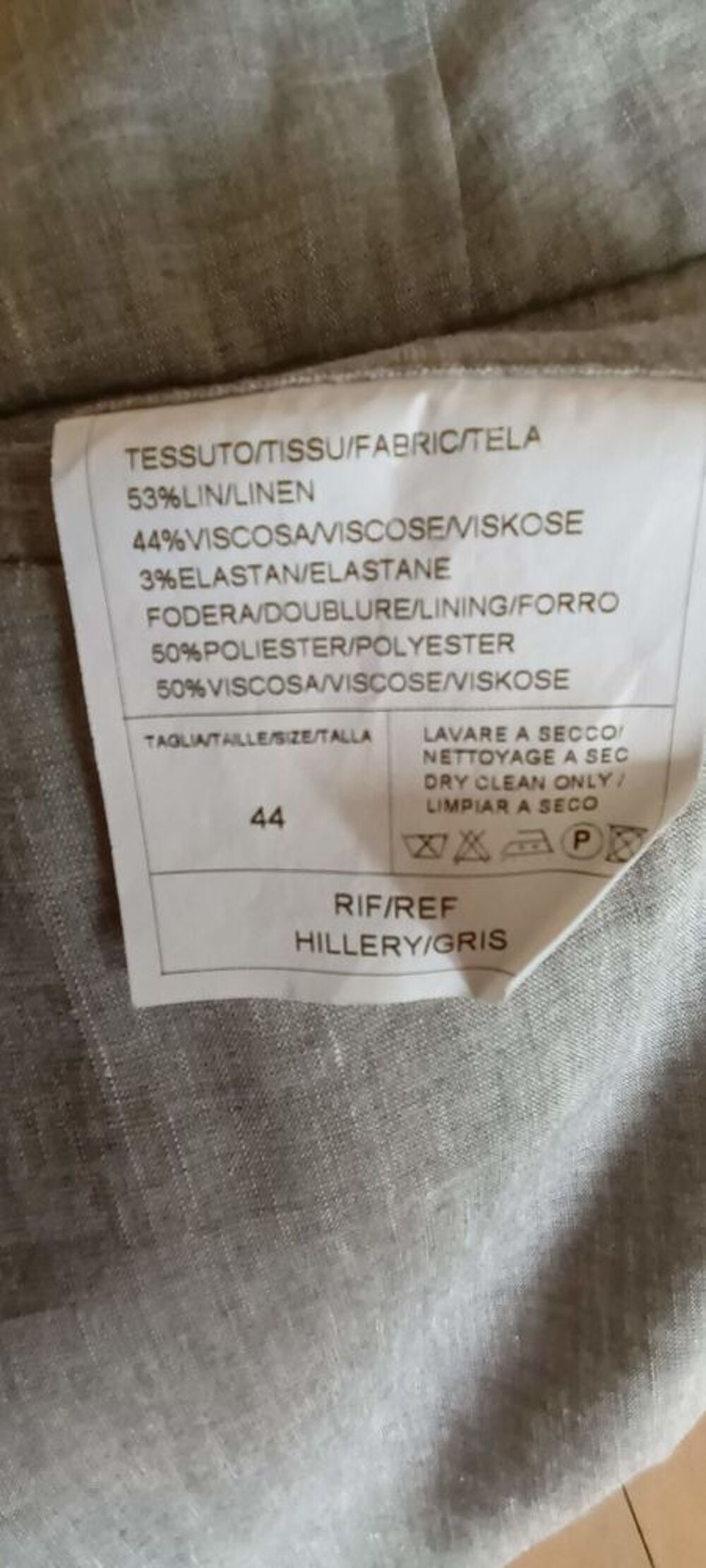 Beau costume du magasin Izac Vêtements