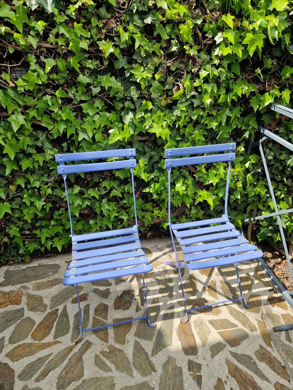 Gu&eacute;ridon de jardin et 2 chaises Meubles
