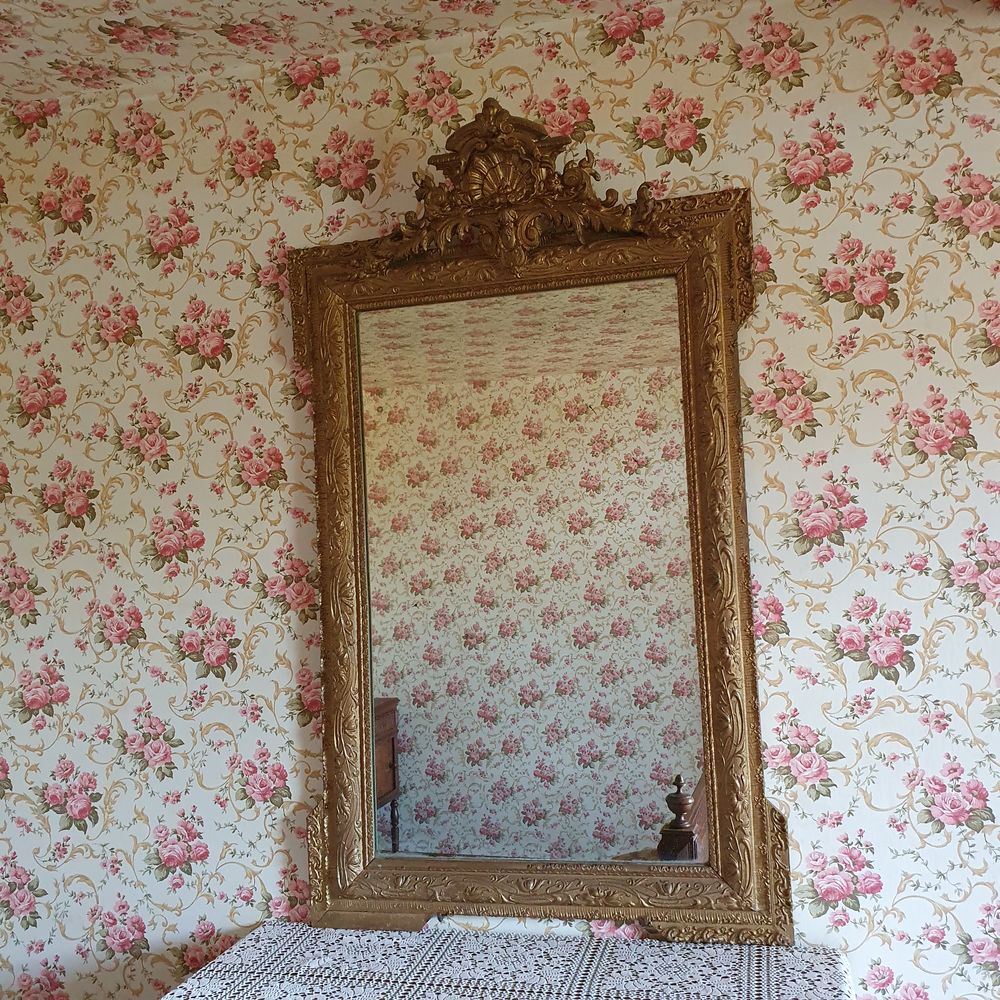 Miroir vintage. Meubles