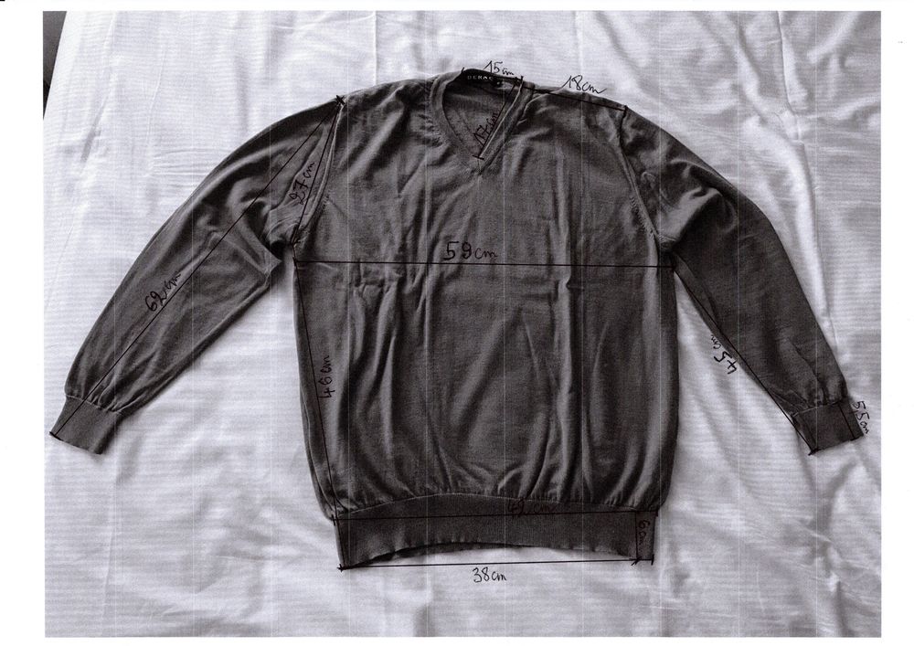 A VENDRE PULL HOMME EN V - PURE LAINE (TAILLE 6) Vêtements