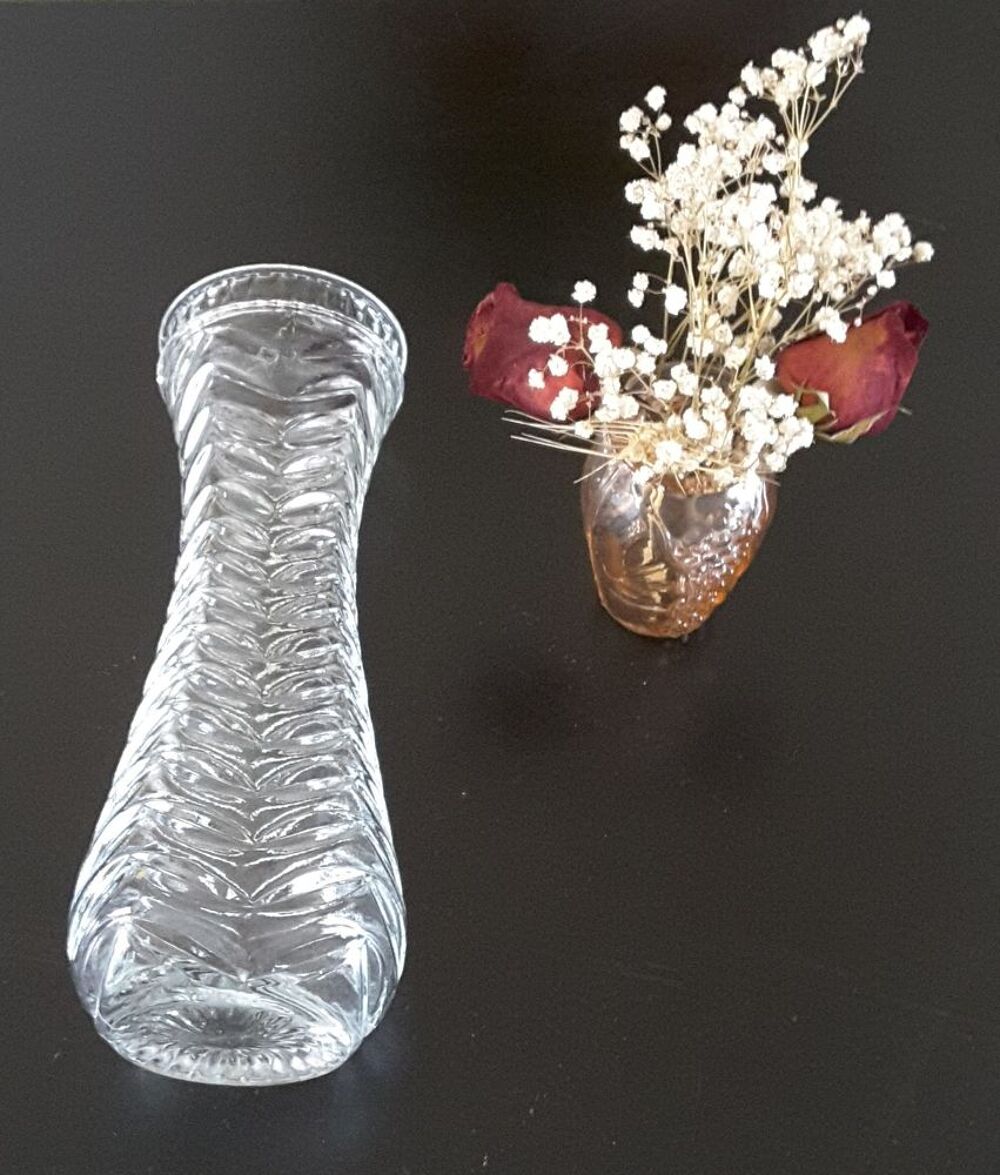 Vase transparent, cintr&eacute;, en verre Décoration