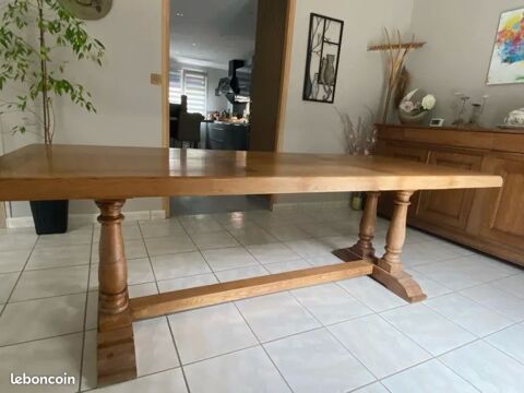 Avis de recherche: table de monastre en chne clair 500 Saint-Dizier (52)