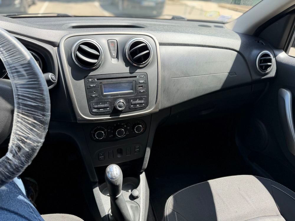 Sandero 1.5 dCi 90 FAP Laur&eacute;ate 2013 occasion 83160 La Valette-du-Var