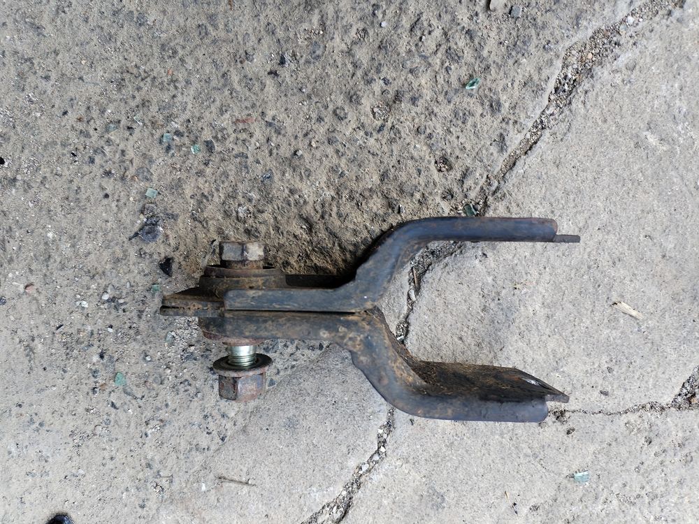 Patte support moteur inf&eacute;rieur CITROEN SAXO (2002) essence 1 Bricolage