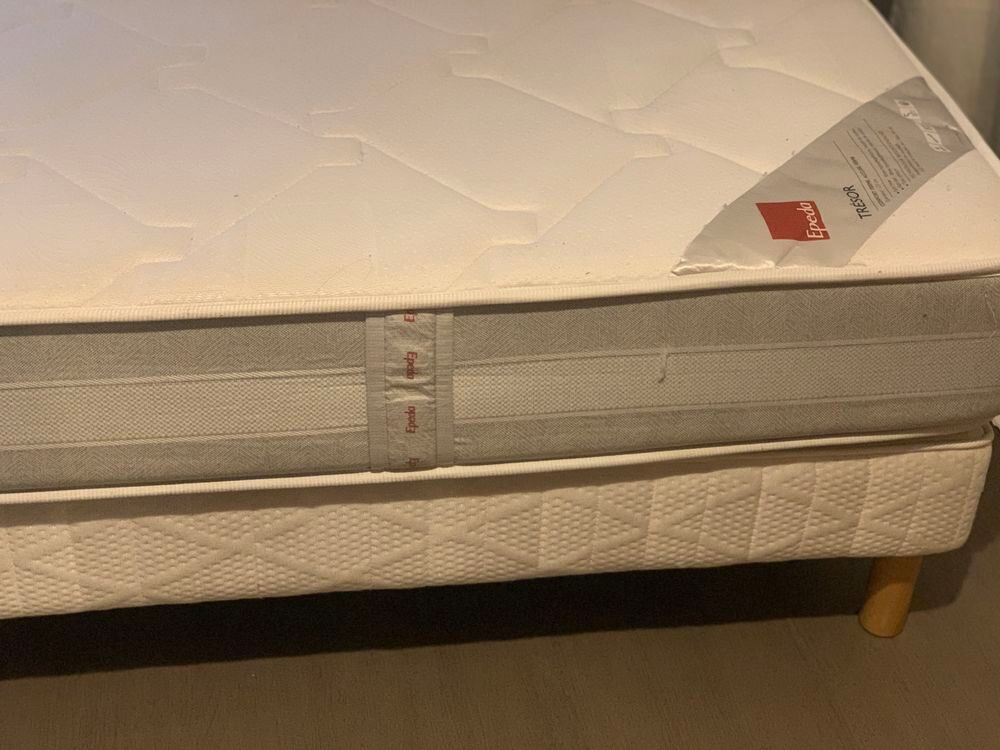 Matelas epeda et sommier simmon Meubles