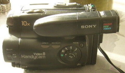 2 camescopes 8mm SONY CCD-F550 et TR333E à réparer ou piéces 45 Versailles (78)