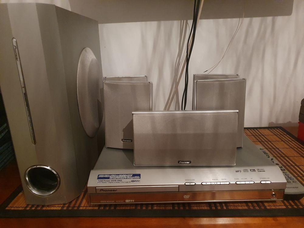 Homme cin&eacute;ma Audio et hifi