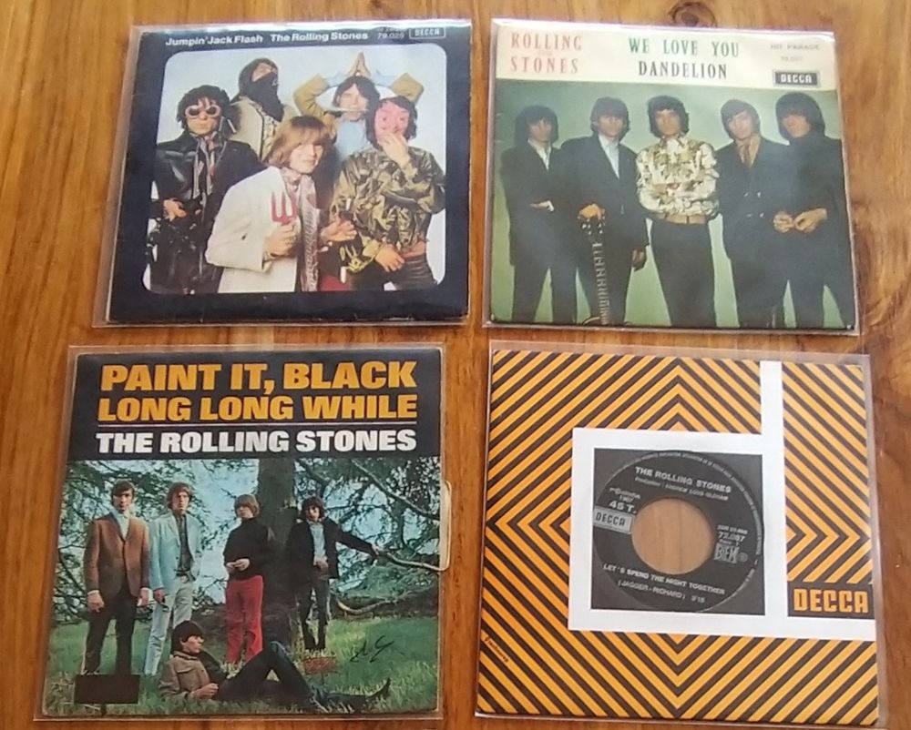 1Lot de 4 vinyls 45 tours des ROLLING STONES de 1967 &agrave; 1972 CD et vinyles