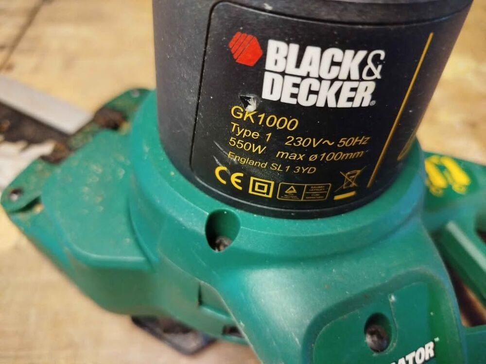 un coupe branche alligator
black et decker Bricolage