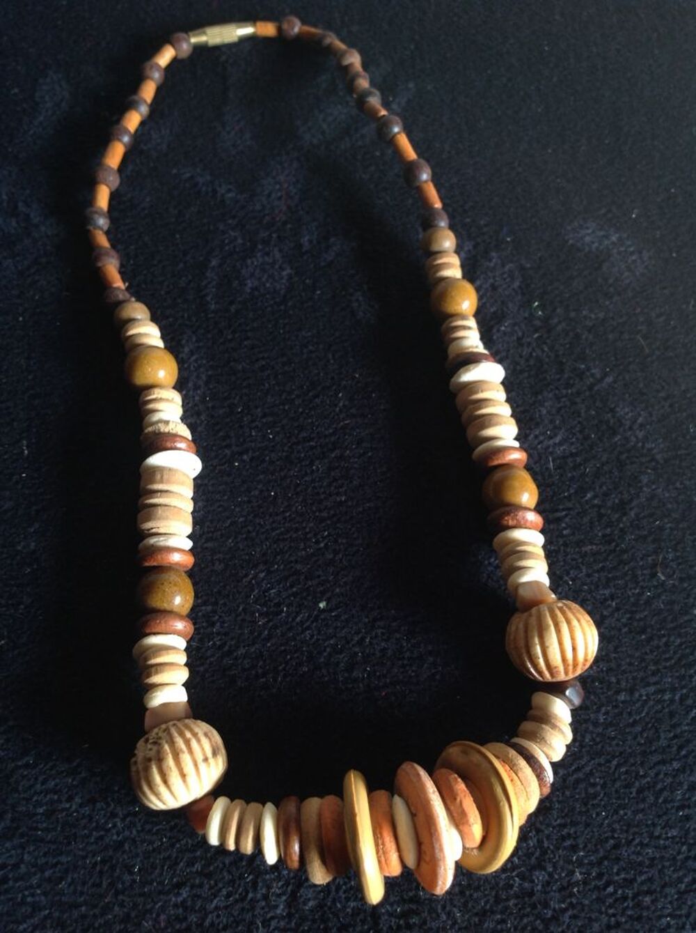 COLLIER ORIGINAL EN BOIS DIFF&Eacute;RENTES COULEURS &amp; FORMES Envoi Bijoux et montres