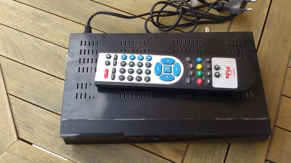 Parabole TV avec d&eacute;modulateur Photos/Video/TV