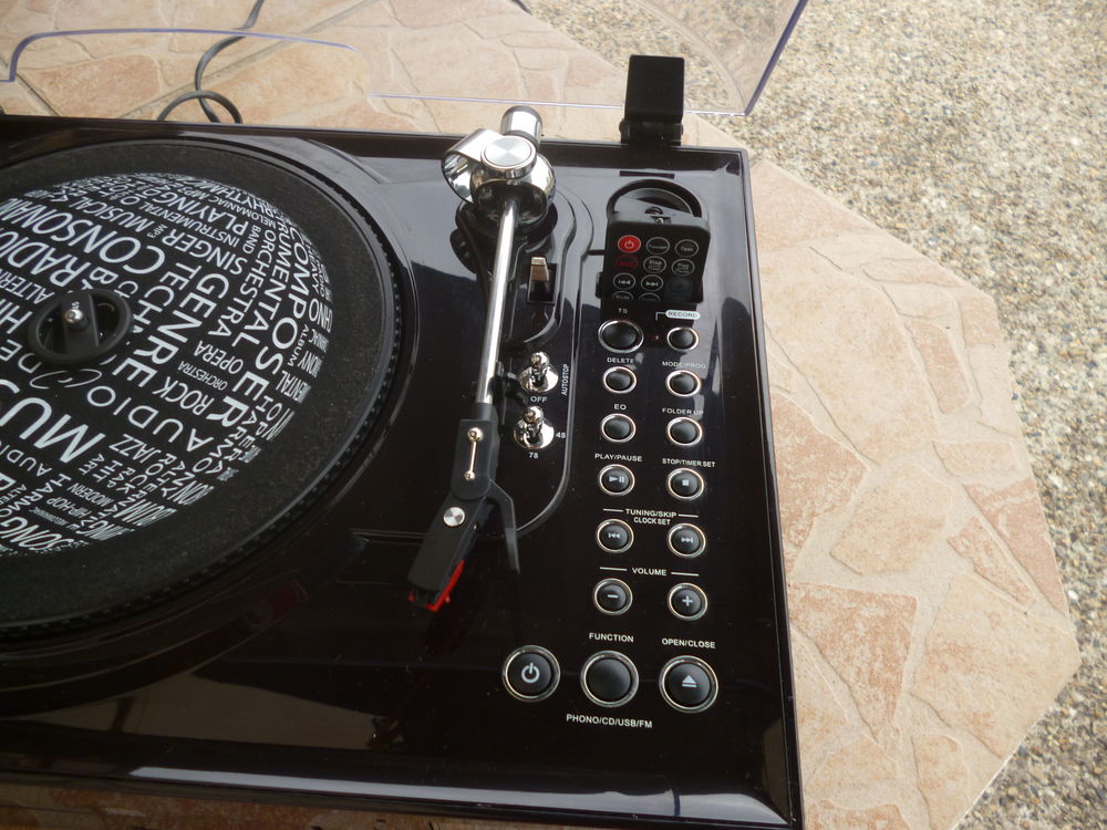 Un tourne disques encodeur CD et vinyles