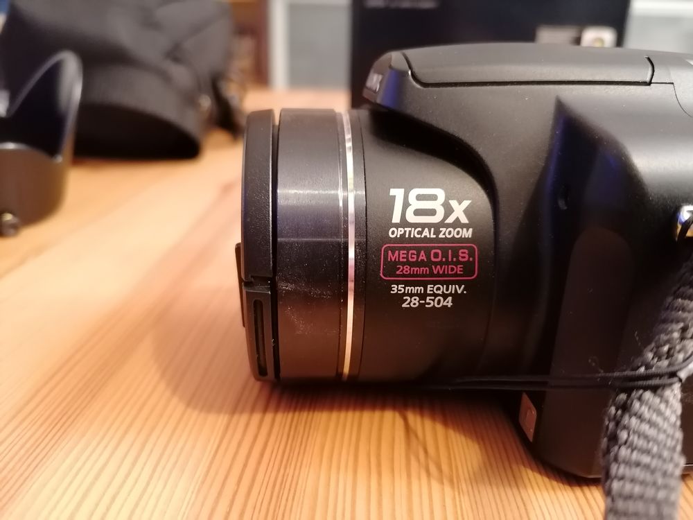 Panasonic Lumix DMC-FZ18 avec accessoires Photos/Video/TV