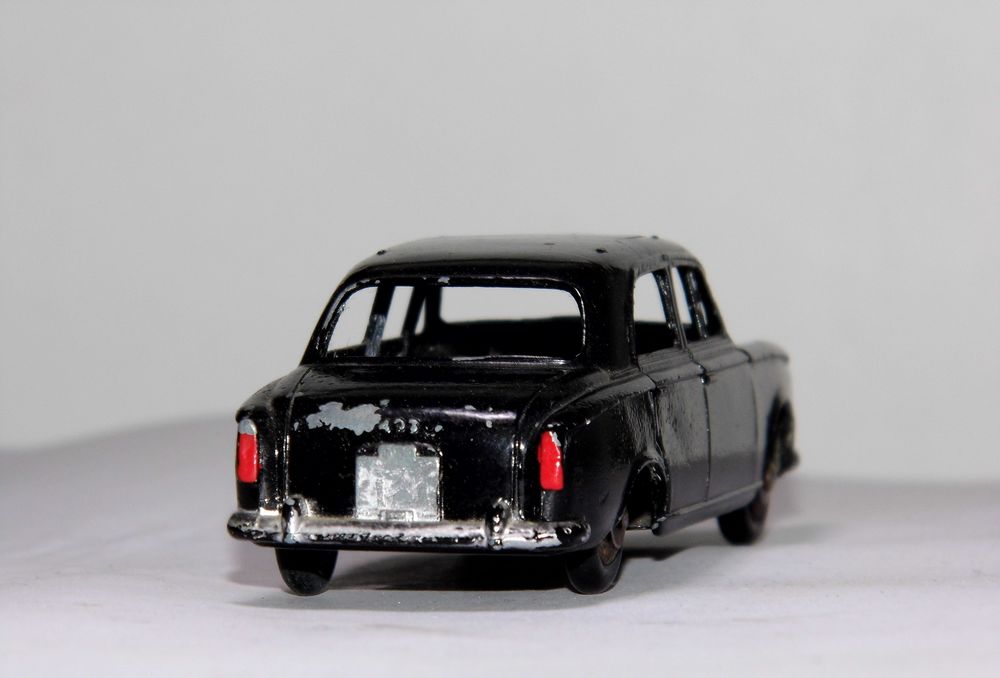 Dinky toys PEUGEOT 403 noire MECCANO 24B voiture collection vintage jouet ancien 
