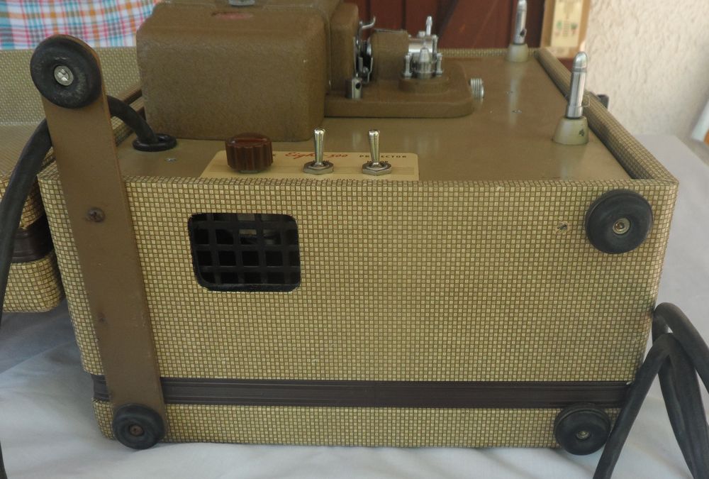 PROJECTEUR HUIT MM KODAK EIGHT 500 FONCTIONNE EN 220 VOLTS Photos/Video/TV