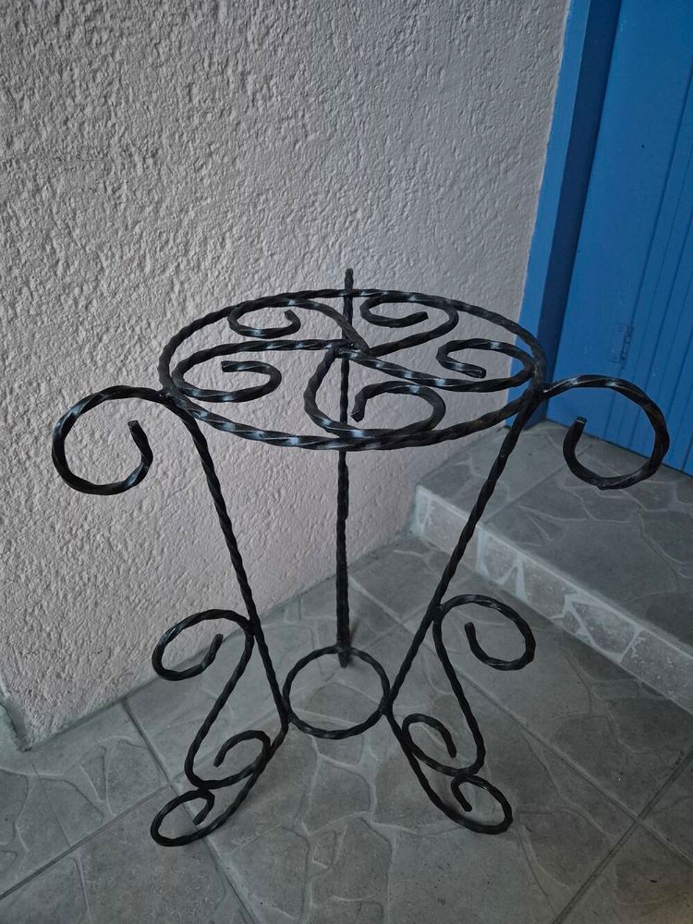 2 Supportes a fleurs en fer forg&eacute; Jardin