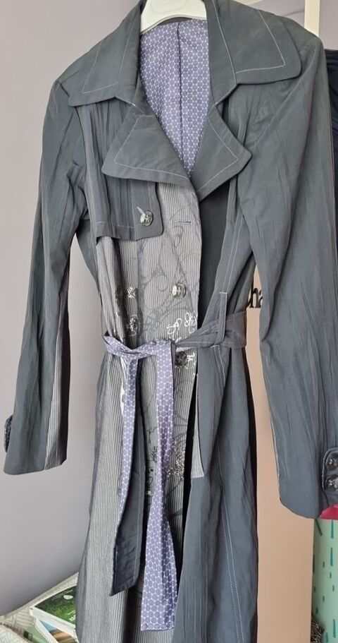 Très joli trench coat Taille 44 . Jacqueline Riu 17 Oullins (69)