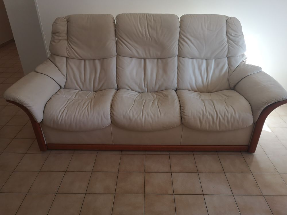 Canap&eacute; cuir Stressless 3 places couleur &eacute;cru. Meubles
