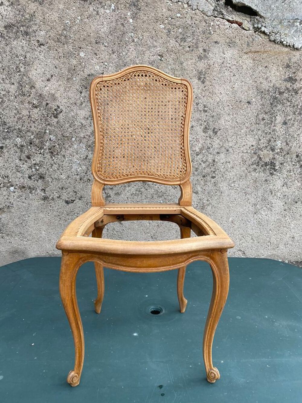 6 chaises &agrave; restaurer Meubles