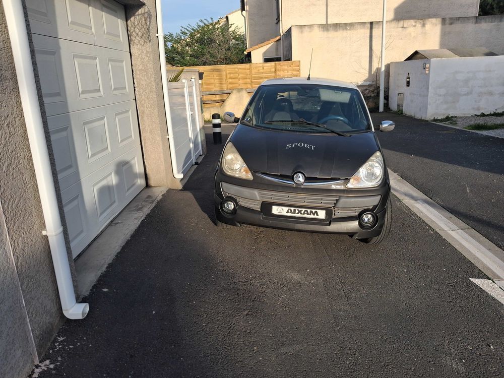 je une petite voiture sans permis en eta de marche 