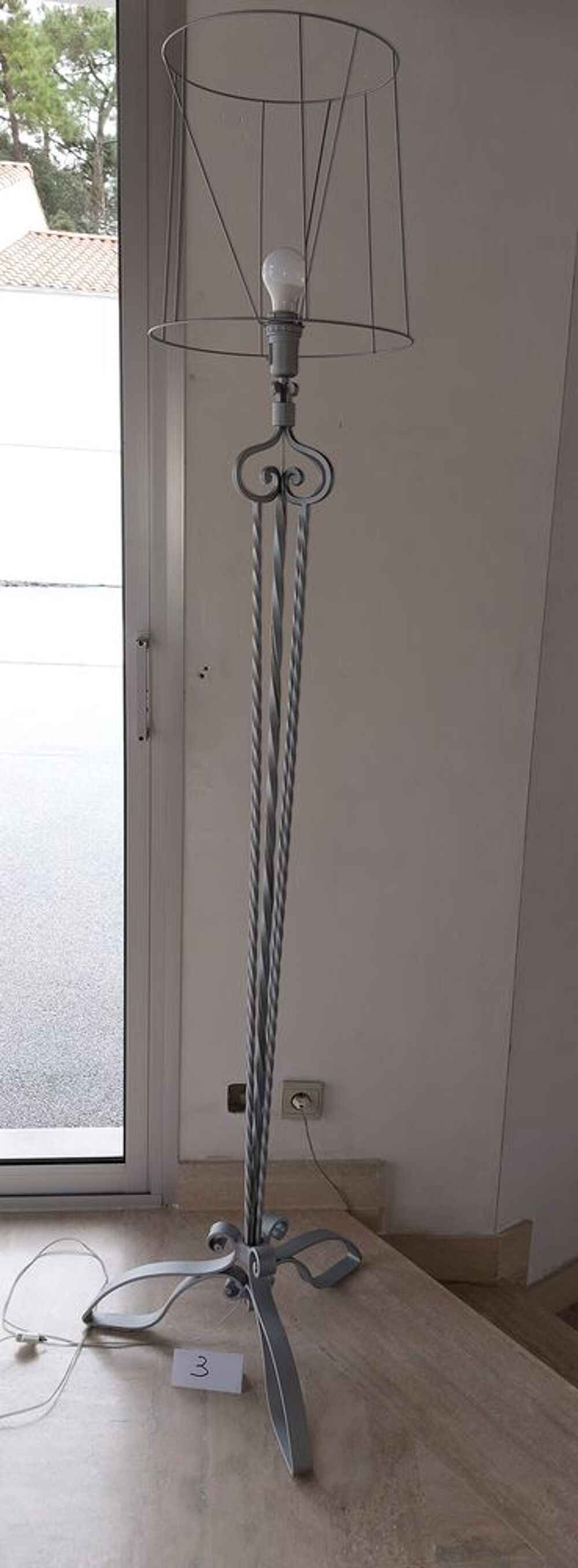 3 lampadaires en fer forg&eacute; D�coration