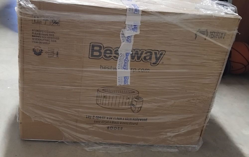 SPA BESTWAY HOLLYWOOD neuf 6 personnes Jardin