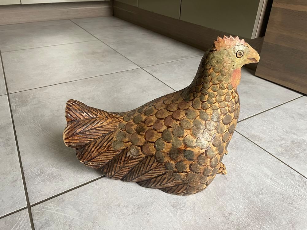 Bois sculpt&eacute; poule et ses poussins Décoration