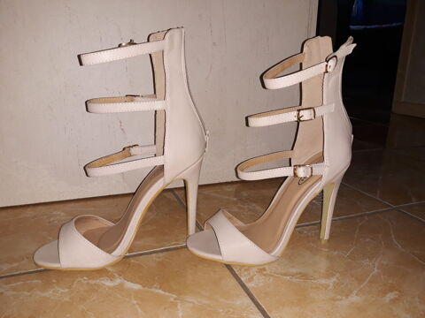 Talons aiguilles  lanieres couleur beige 20 Chaumont (52)