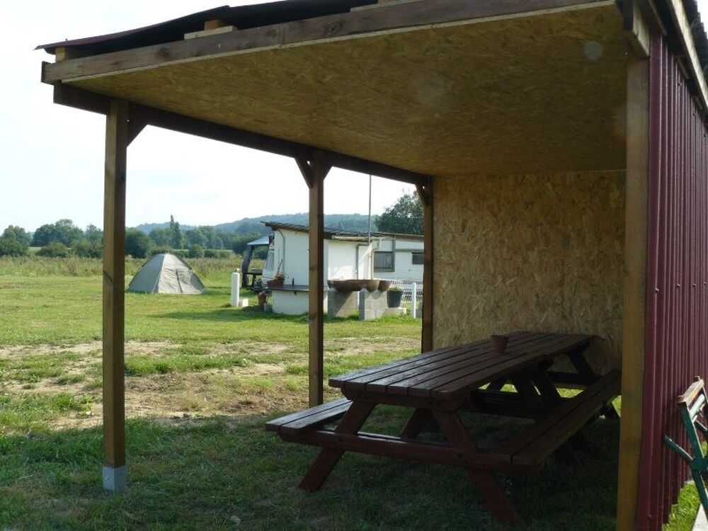   Sur terrain de camping Gites de France 2 épis,6 emplacements Aquitaine, Lespielle (64350)