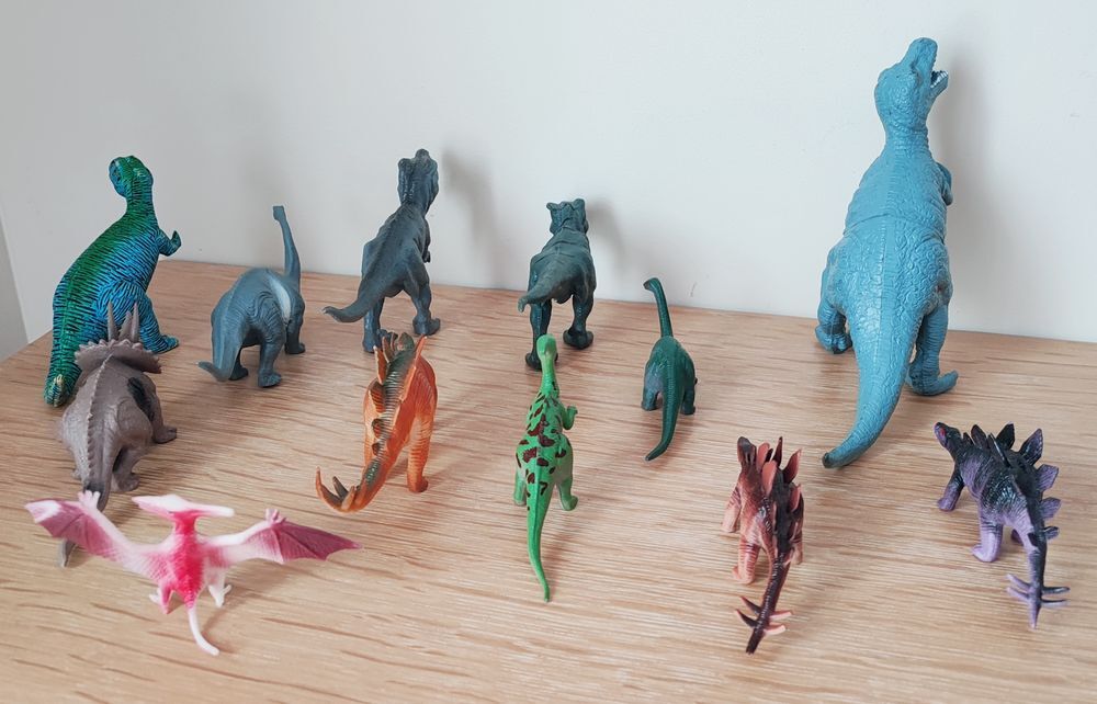 Lot de 12 petits dinosaures Jeux / jouets