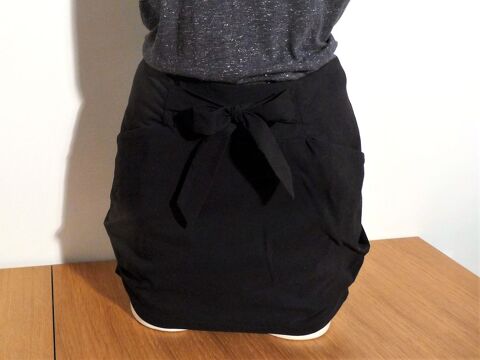 Jupe Courte Noir 2 Poches et Lien � Nouer- Cache Cache  5 Paris 15 (75)