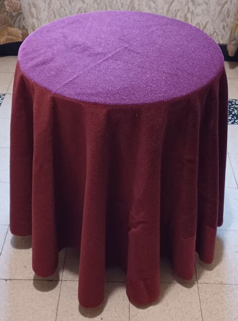 Petite table avec nappe velours 30 Saint-Mamert-du-Gard (30)