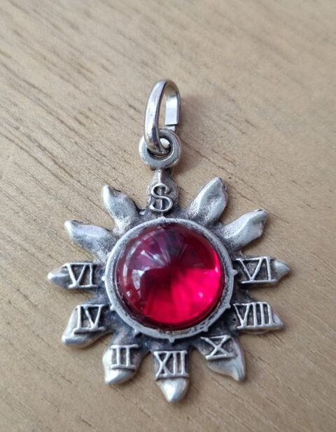 Pendentif cadran solaire argent. 20 Oullins (69)
