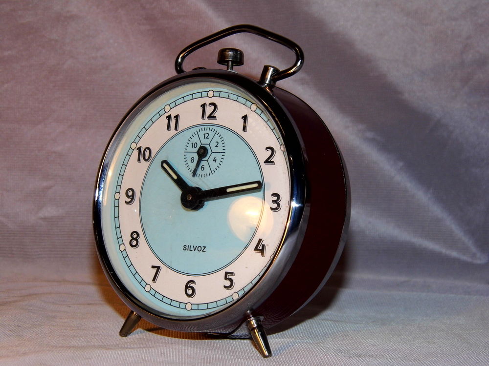 R&eacute;veil m&eacute;canique vintage SILVOZ pendule horloge 