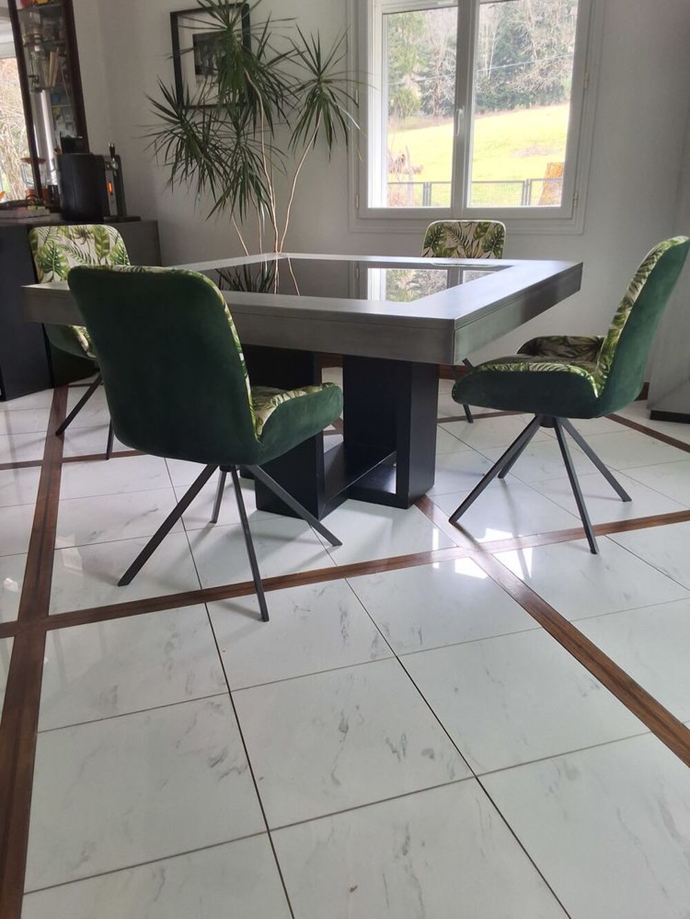 Table salle &agrave; manger
0682465943 Meubles