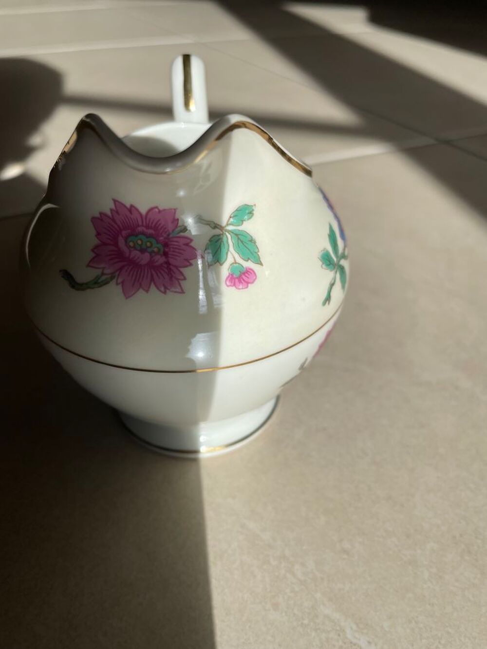 Petit pot &agrave; lait en porcelaine Décoration