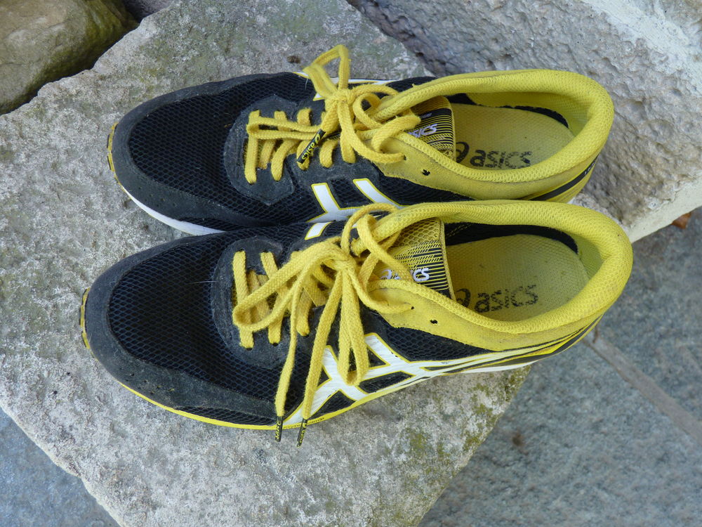 Baskets gar&ccedil;on 40 chaussures sport noir jaune TBE Chaussures
