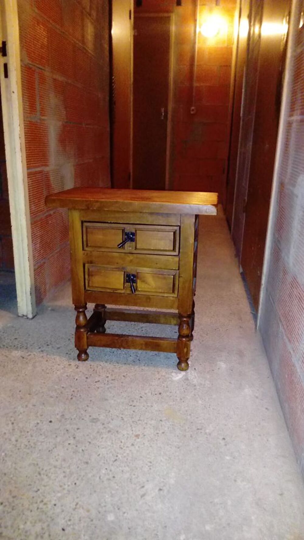 Belle table de chevet Meubles