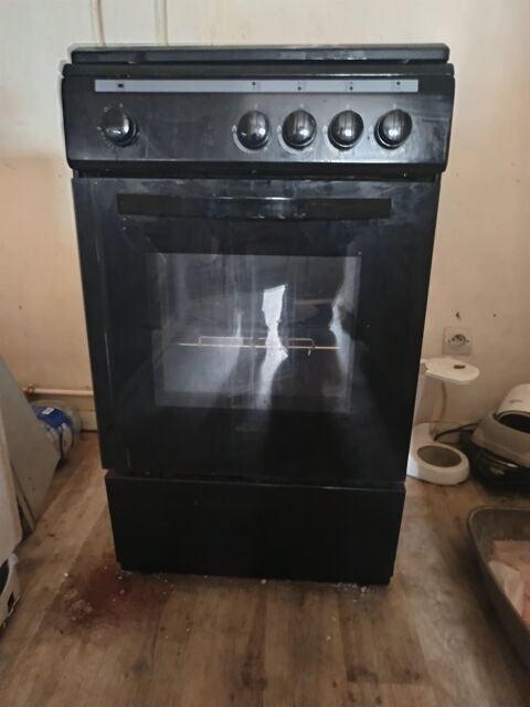 Cuisinire gazinire 4 feux un four.
tat neuf impeccable 
0 Beauvais (60)