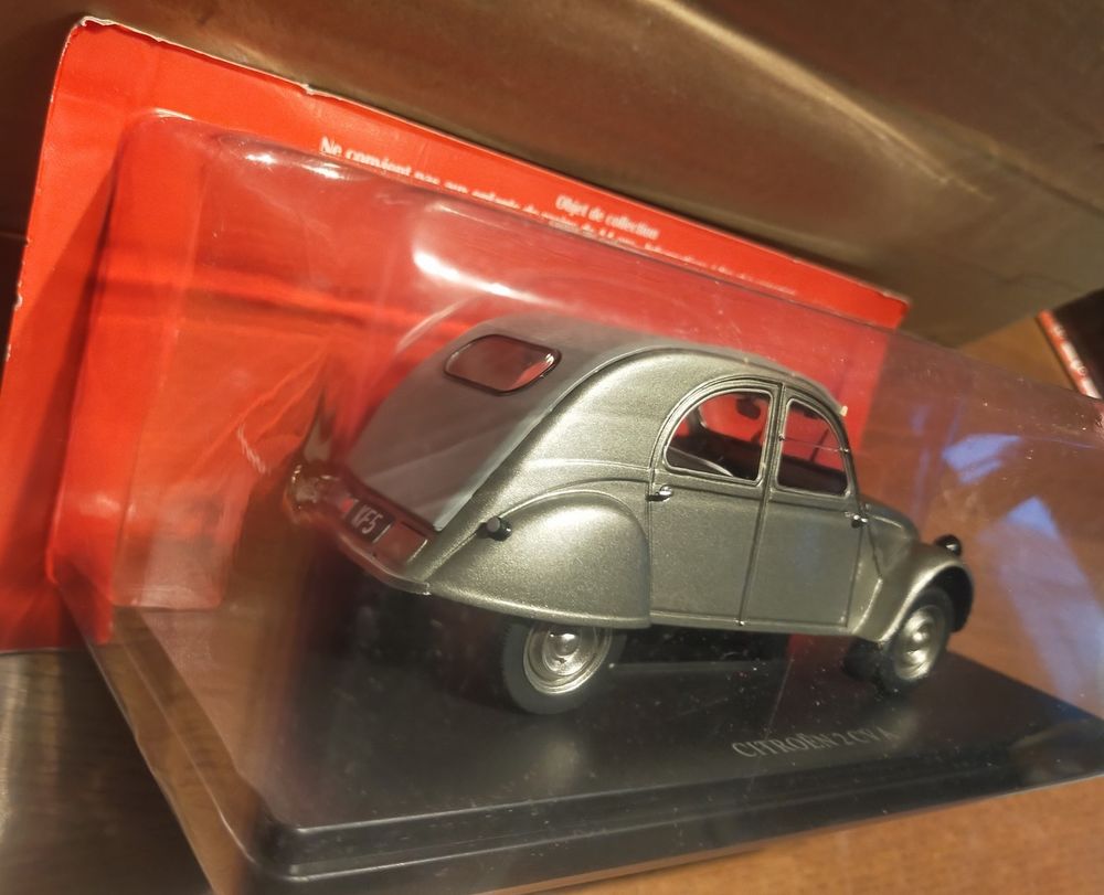 Citro&euml;n 2cv A grise au 1/24e neuve
