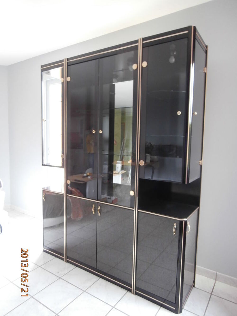 meuble vitrine contemporain avec luminaire interieur Meubles