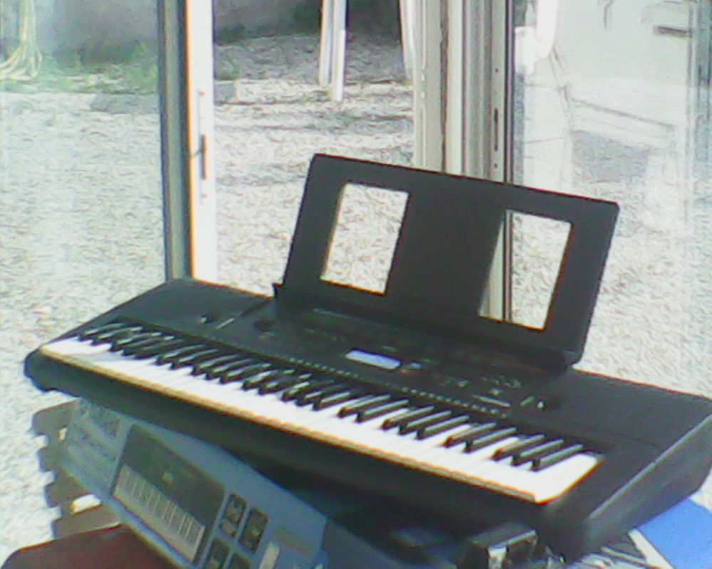 Vend clavier YAMAHA PSRE253 Instruments de musique